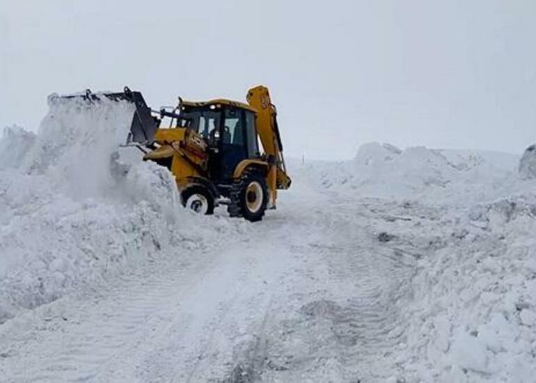 Kəlbəcərdə yollar qardan təmizləndi