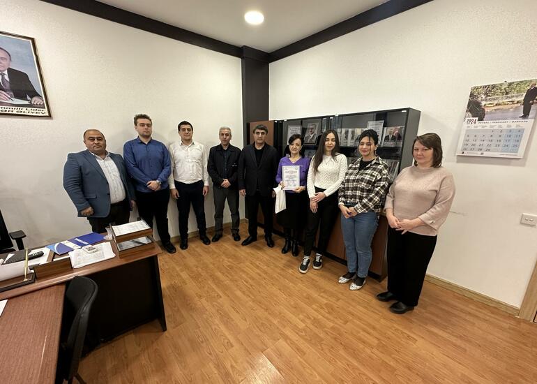 Ruslan Əliyev müharibə veteranının anasını təltif edib