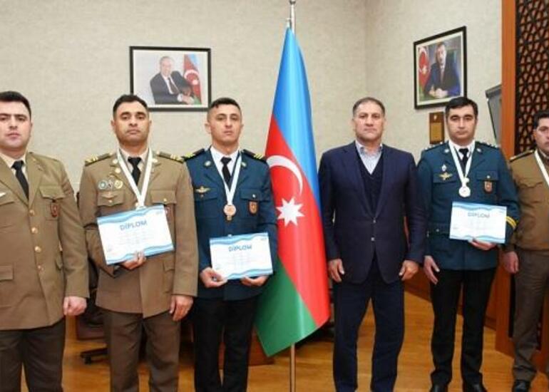 FHN-in komandası üzgüçülük yarışında bürünc medal qazandı