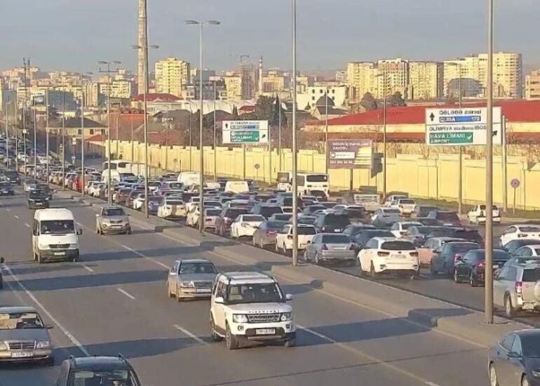 Paytaxtın bir sıra yollarında sıxlıq müşahidə edilir