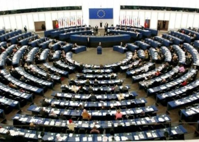 Avropa silkələnir, bütün siyasi elita dəyişir – Nə baş verir?