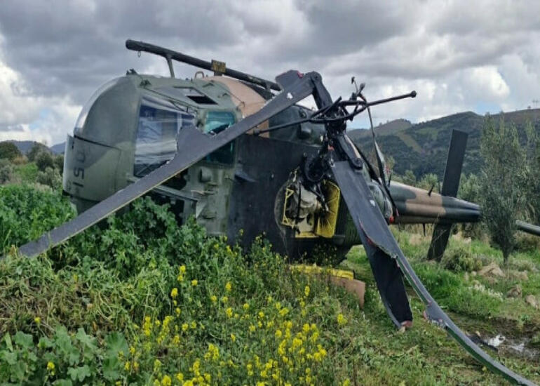 Türkiyədə hərbi helikopter məcburi eniş edib, xəsarət alan var