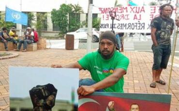 Yeni Kaledoniyada aksiyada Azərbaycan Prezidentinin və "Dəmir Yumruğ"un plakatları qaldırılıb