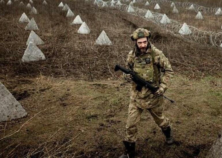 Ukrayna müdafiə xətlərinin inşasına 100 milyon dollar ayırdı