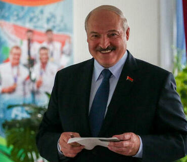 Lukaşenko Rusiyada dəbdəbəli iqamətgah tikdirir