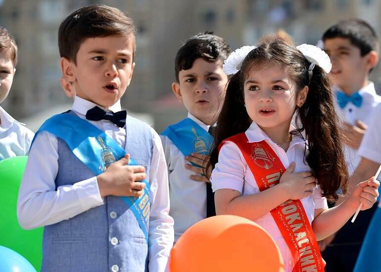 I siniflərə sənəd qəbulu başladı