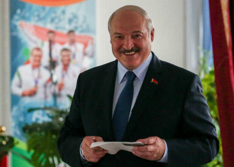 Lukaşenko Rusiyada dəbdəbəli iqamətgah tikdirir
