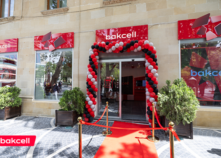 Bakcell Fəvvarələr Meydanında yeni innovativ mağazasını təqdim etdi!