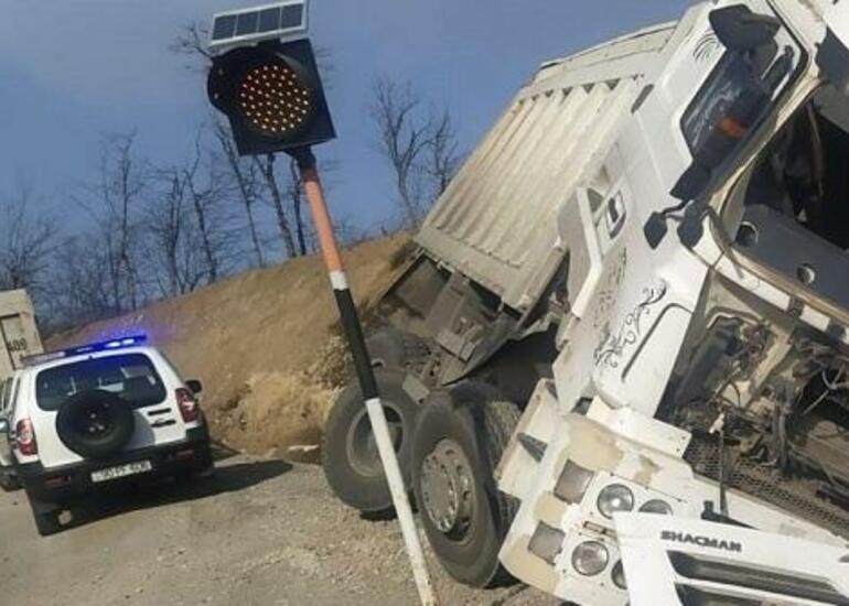 Kəlbəcərdə ağır qəza: Hərbçilər xəsarət aldı