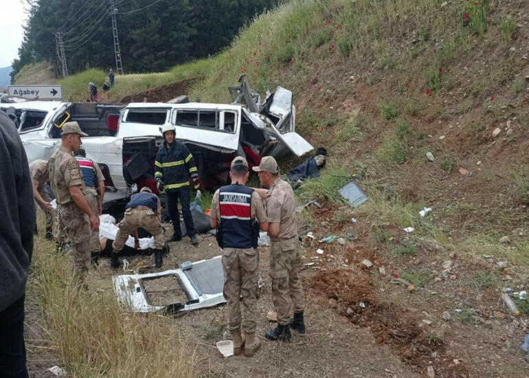 Türkiyədə betonqarışdıran maşın mikroavtobusa çırpılıb, 8 nəfər ölüb