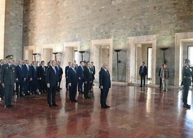Əli Əsədov Ankarada Anıtqəbiri ziyarət etdi