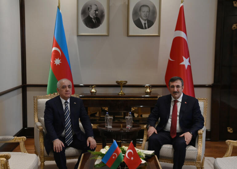 Baş nazir Əli Əsədov Türkiyənin Vitse-prezidenti Cevdet Yılmazla görüşüb