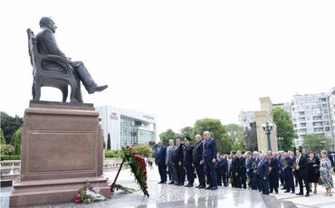 Əbədiyaşar Lider