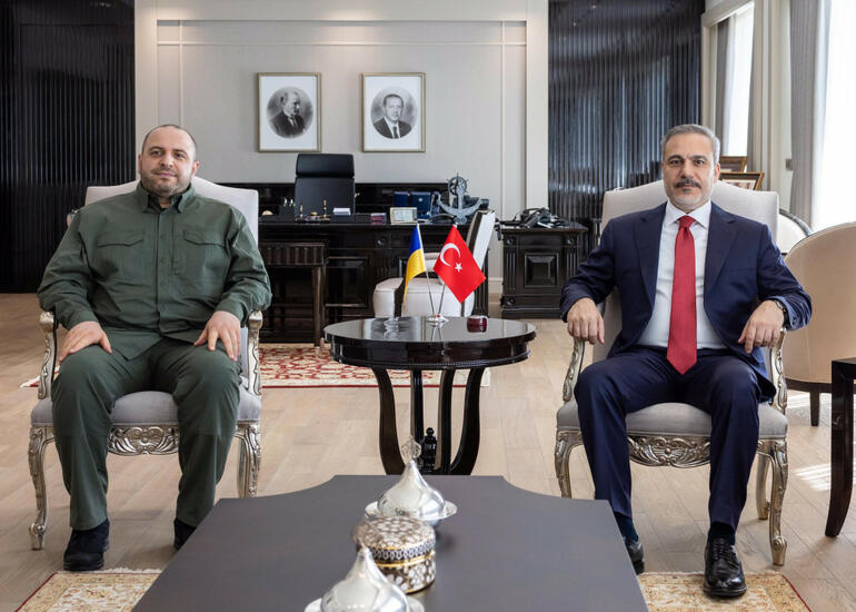 Hakan Fidan Ukraynanın müdafiə naziri ilə görüşüb