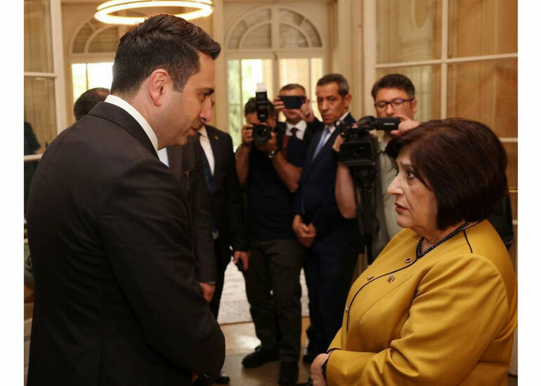 Qafarova və Simonyan arasında qısa danışıq...