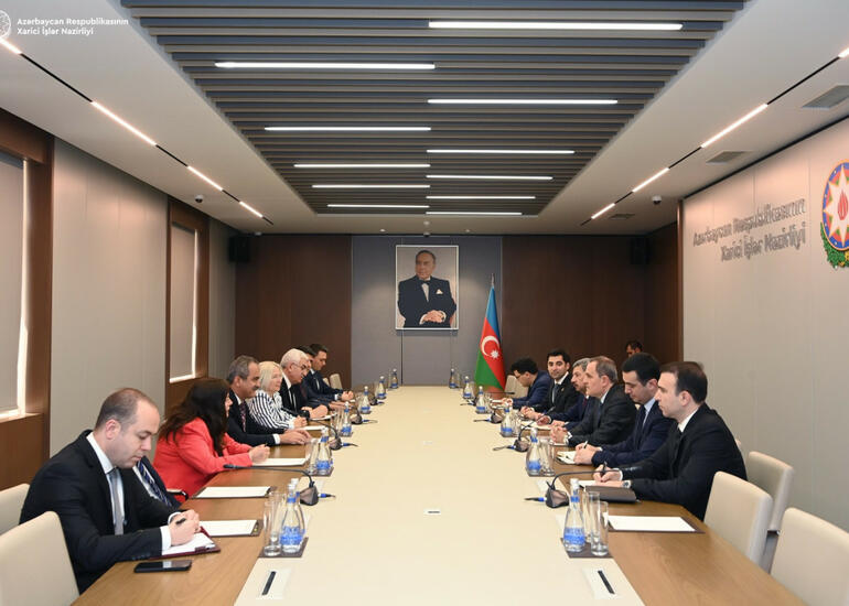 Ceyhun Bayramov Mahmud Özəri qəbul etdi