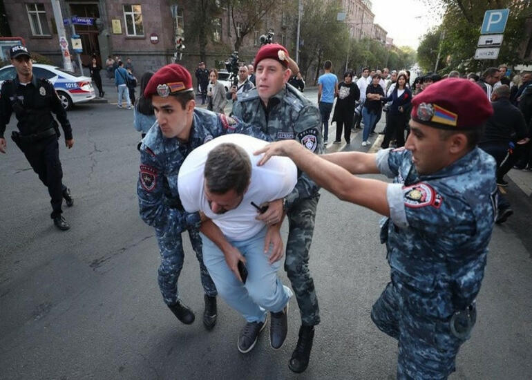 Ermənistanda itaətsizlik aksiyası başlayıb, İrana gedən yol bağlanıb, 67 nəfər saxlanılıb