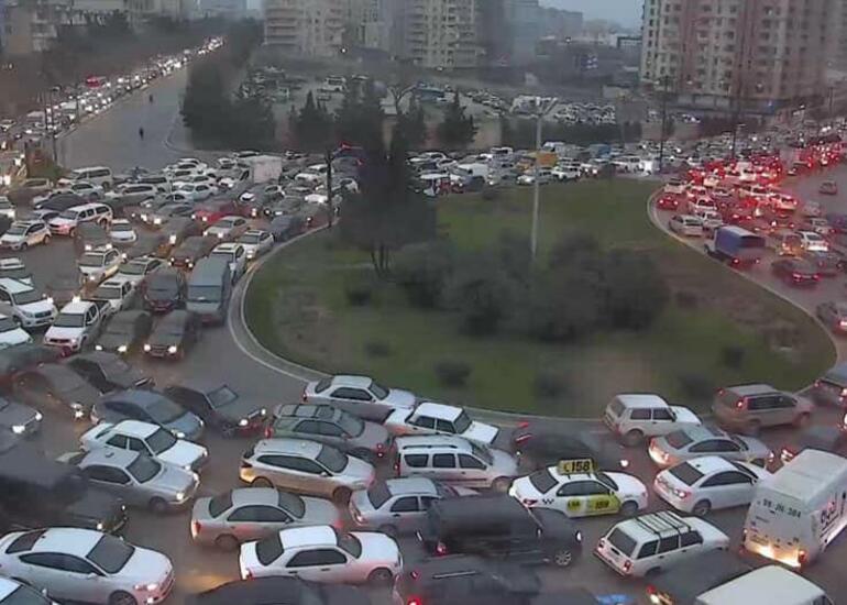 Bakıda tıxacların qarşısı belə alınacaq - Video
