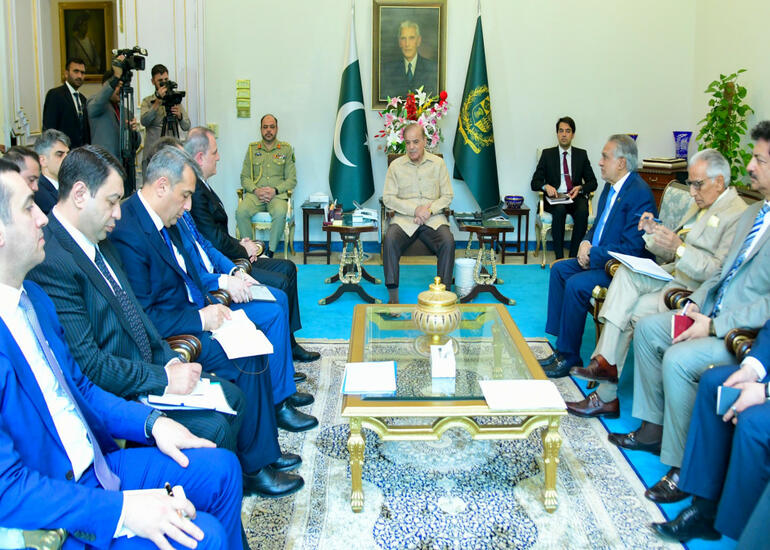 Pakistan Baş naziri Ceyhun Bayramovu qəbul edib