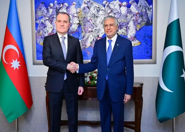 Azərbaycan və Pakistan XİN başçıları görüşdü