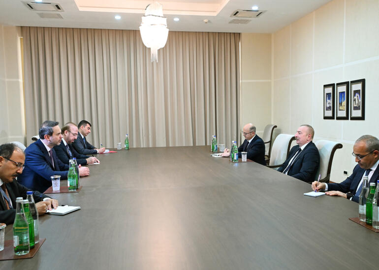 Prezident Bayraqdarı qəbul etdi