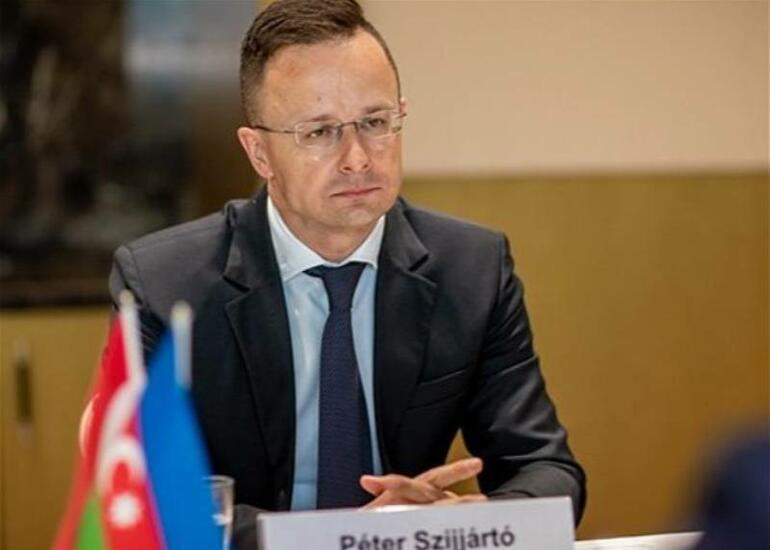 Peter Siyarto Azərbaycana gəlir