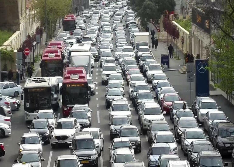 Bakıda sıxlıq olan yollar - SİYAHI
