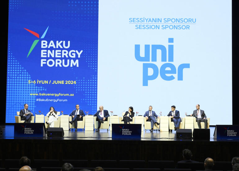 Bakı Enerji Forumunun ikinci günü başladı