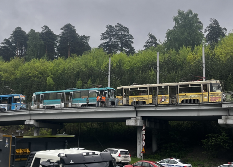 Rusiyada iki tramvay toqquşdu: 67 nəfər..
