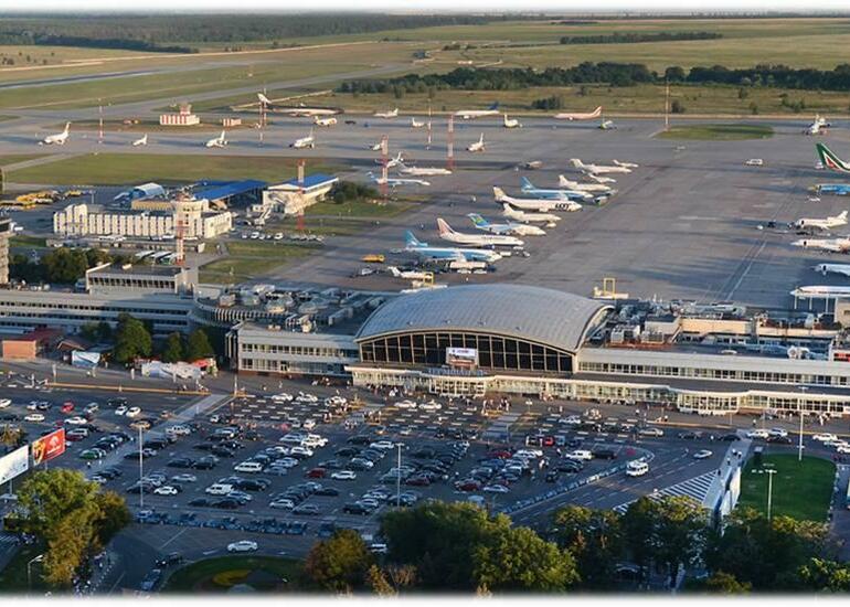 Hava hücumu: Kazan aeroportu bağlandı