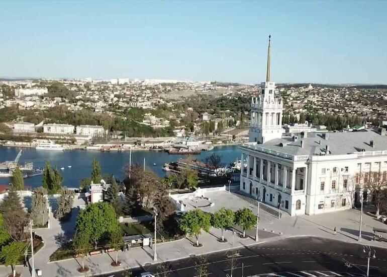 Krımda hava xəbərdarlığı: körpüdə hərəkət dayandı