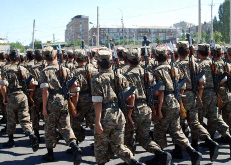 Ermənistan ehtiyatda olan hərbçiləri toplayır