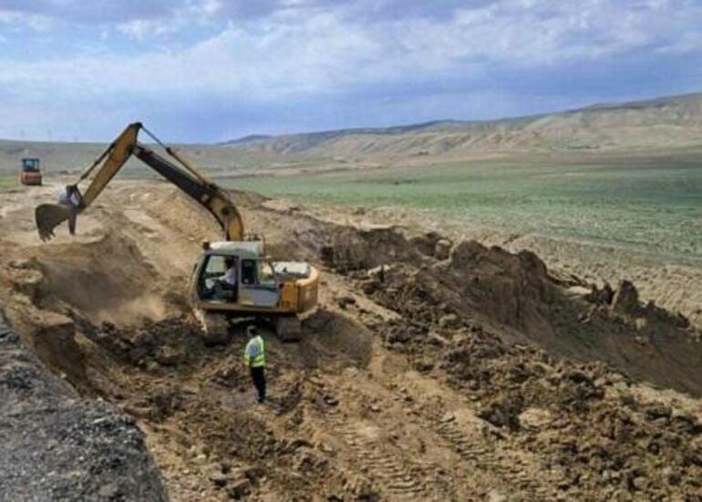 Bakı-Şamaxı yolunda sürüşmə: çatlar yarandı