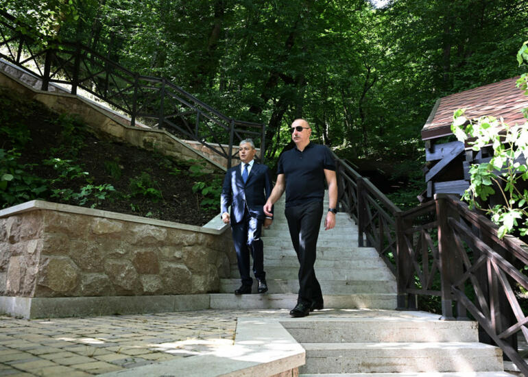 İlham Əliyev İsa bulağında çay içdi - Foto