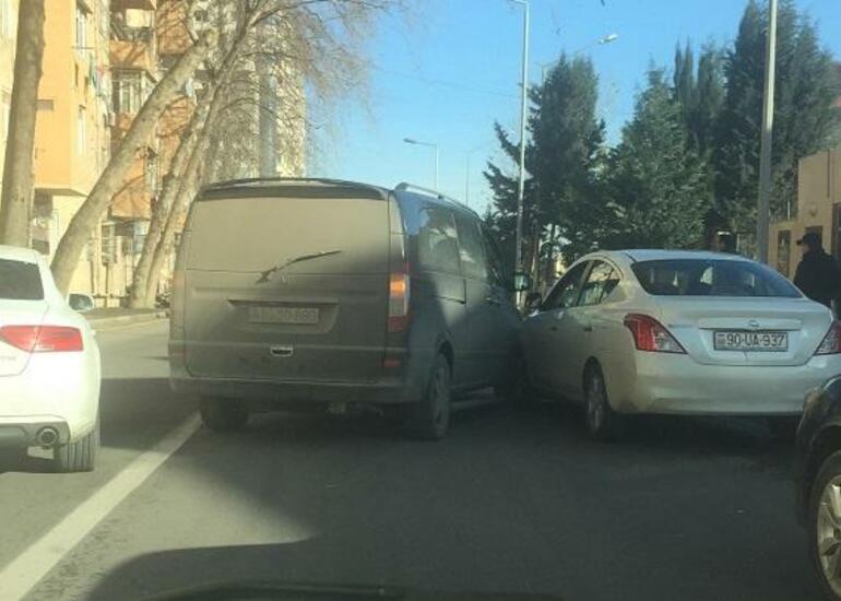 Bakıda zəncirvari qəza: 4 maşın toqquşdu - Video