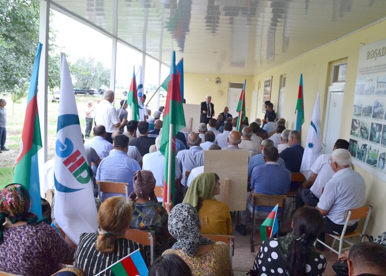 Elçin Mirzəbəyli Qarabağlı və Rəhimli kəndlərində seçicilərlə görüşüb