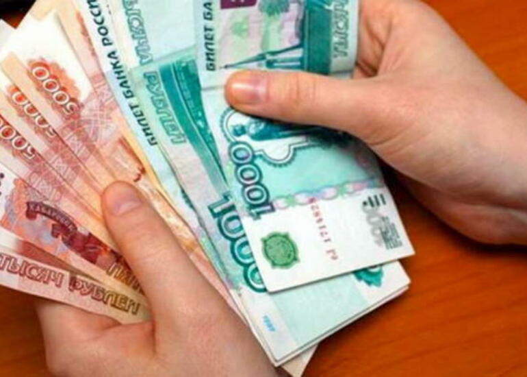 Rubl bahalaşaraq görün neçəyə oldu