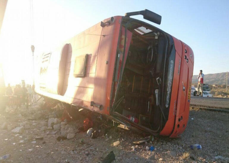 İranda zəvvarların olduğu avtobus aşıb, 35 nəfər ölüb