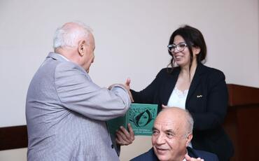 Səbinə Salmanova "Dostlar" klubunda ziyalılarla görüşüb