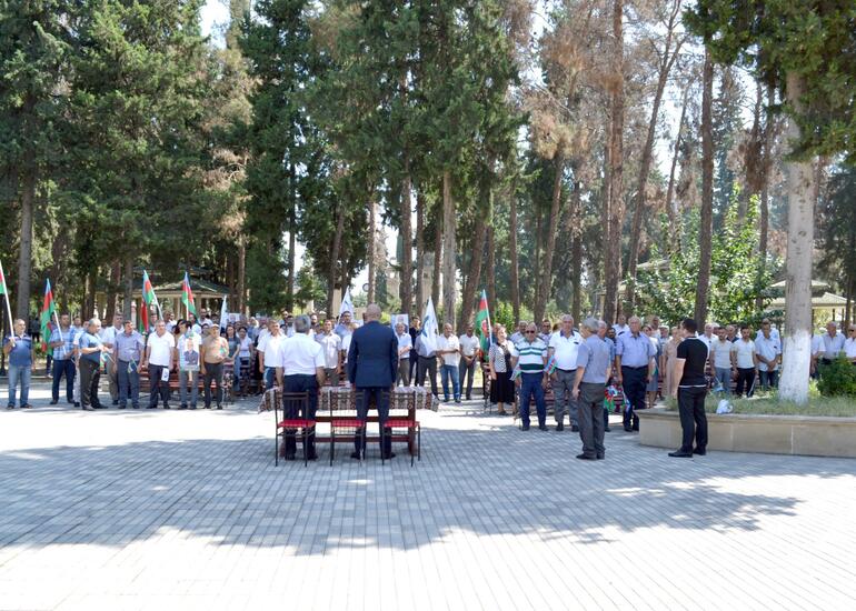 Elçin Mirzəbəyli Gəgəli kəndində və Ağsu şəhərində seçicilərlə görüşüb