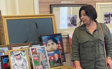 Səbinə Salmanova Vətən Müharibəsində qəhramanlıq göstərmiş şəhid ailələri ilə görüşüb
