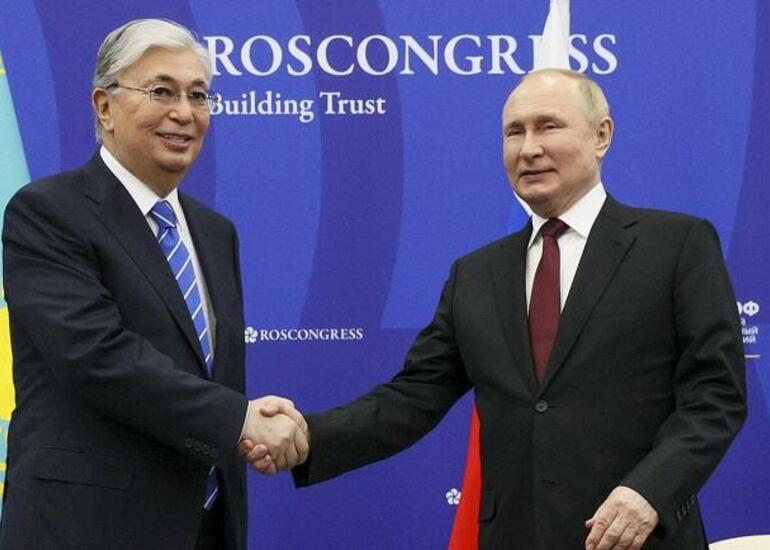 Putinlə Tokayev danışdı