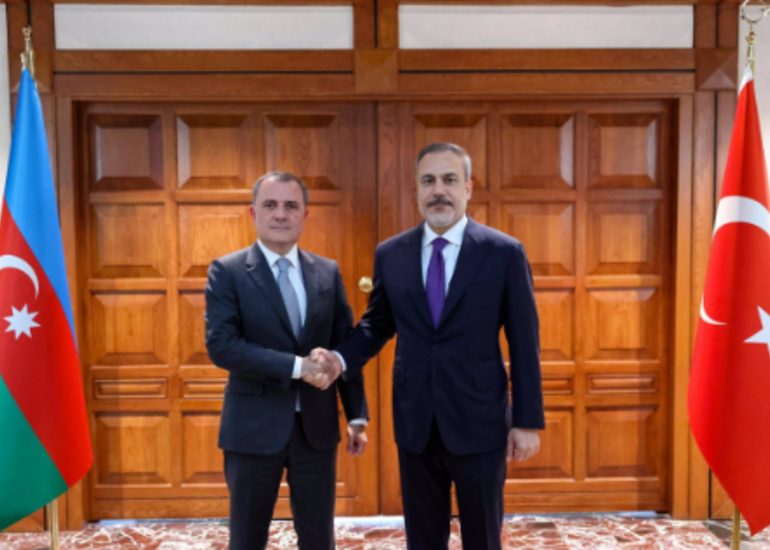 Ceyhun Bayramov Hakan Fidanla görüşdü