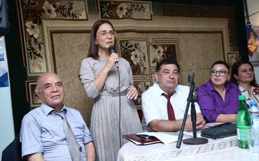 Səbinə Salmanovanın seçiciləri ilə görüşləri davam edir