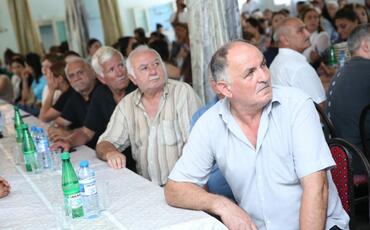Səbinə Salmanovanın seçiciləri ilə görüşləri davam edir