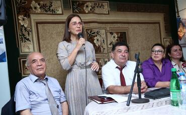 Səbinə Salmanovanın seçiciləri ilə görüşləri davam edir