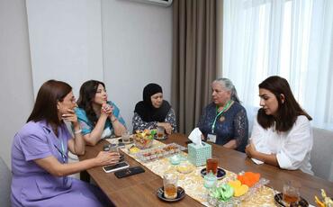 Səbinə Salmanova daha bir şəhid ailəsini ziyarət edib