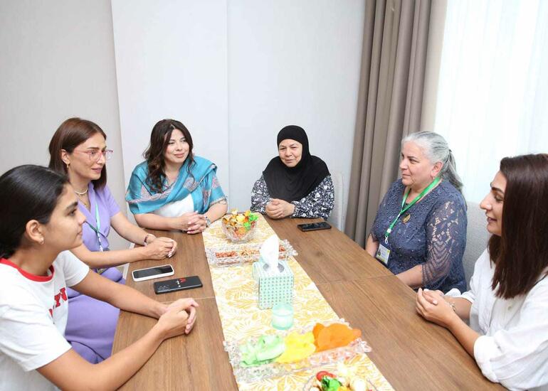 Səbinə Salmanova daha bir şəhid ailəsini ziyarət edib