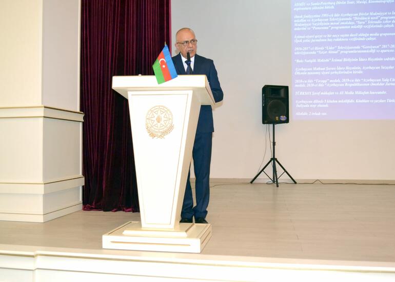 Elçin Mirzəbəyli Ağsu Mədəniyyət Sarayında seçicilərlə görüşüb
