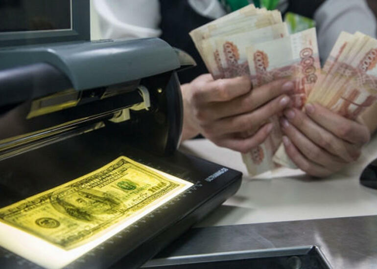 Qazaxıstan bankları rublla əməliyyatlardan imtina edir